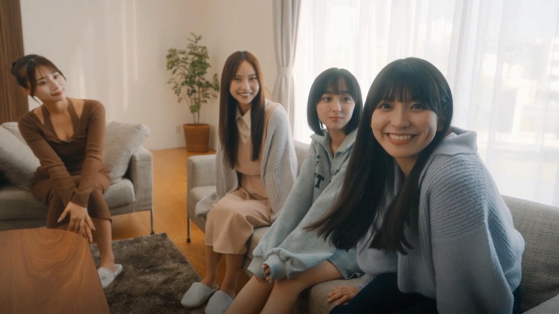 嘟嘟嘟~恋爱信号响不停,美女室友们教我如何淡定?/Roommates, Romance, and Ringing Hearts_0
