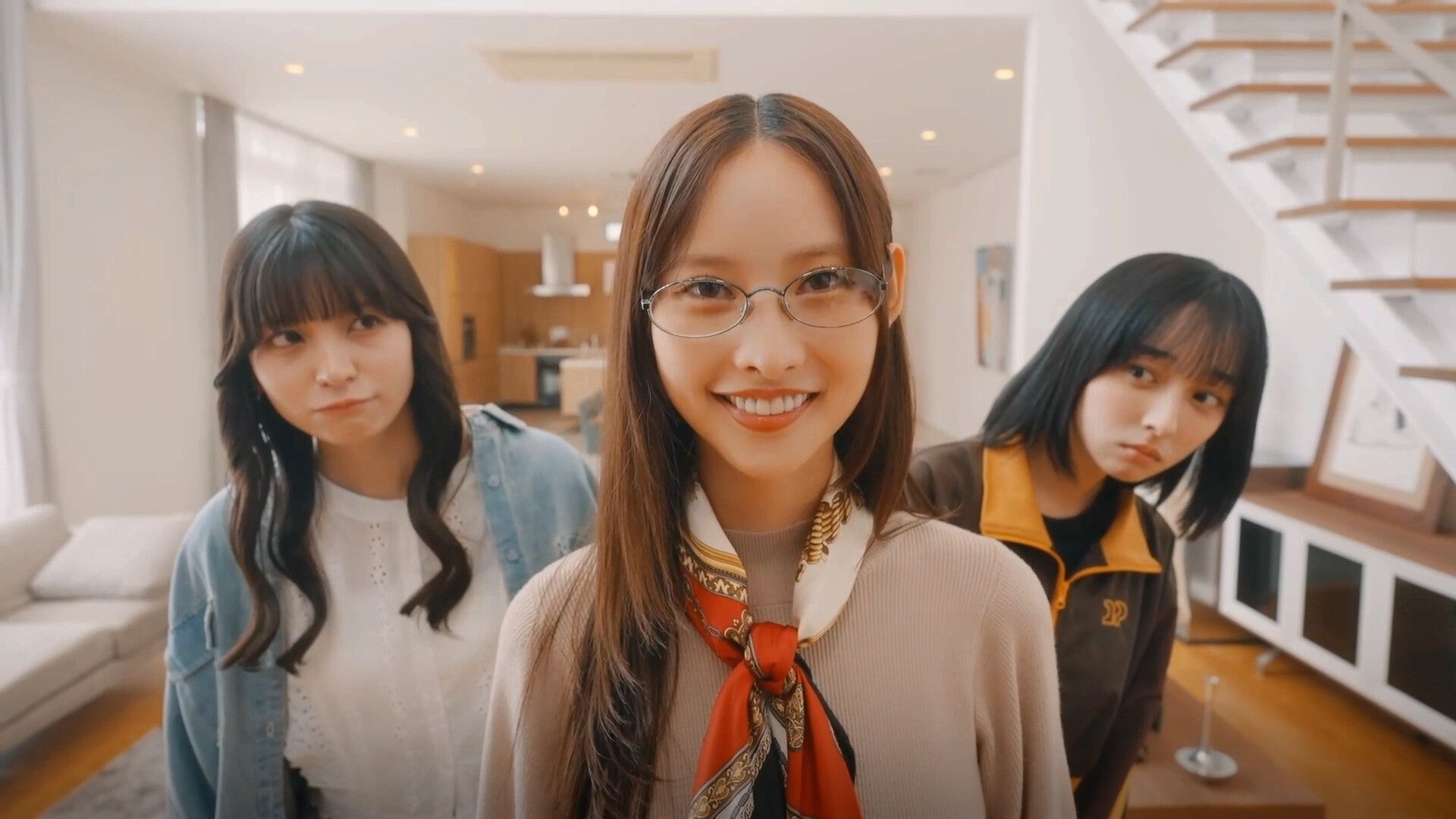 嘟嘟嘟~恋爱信号响不停,美女室友们教我如何淡定?/Roommates, Romance, and Ringing Hearts_1
