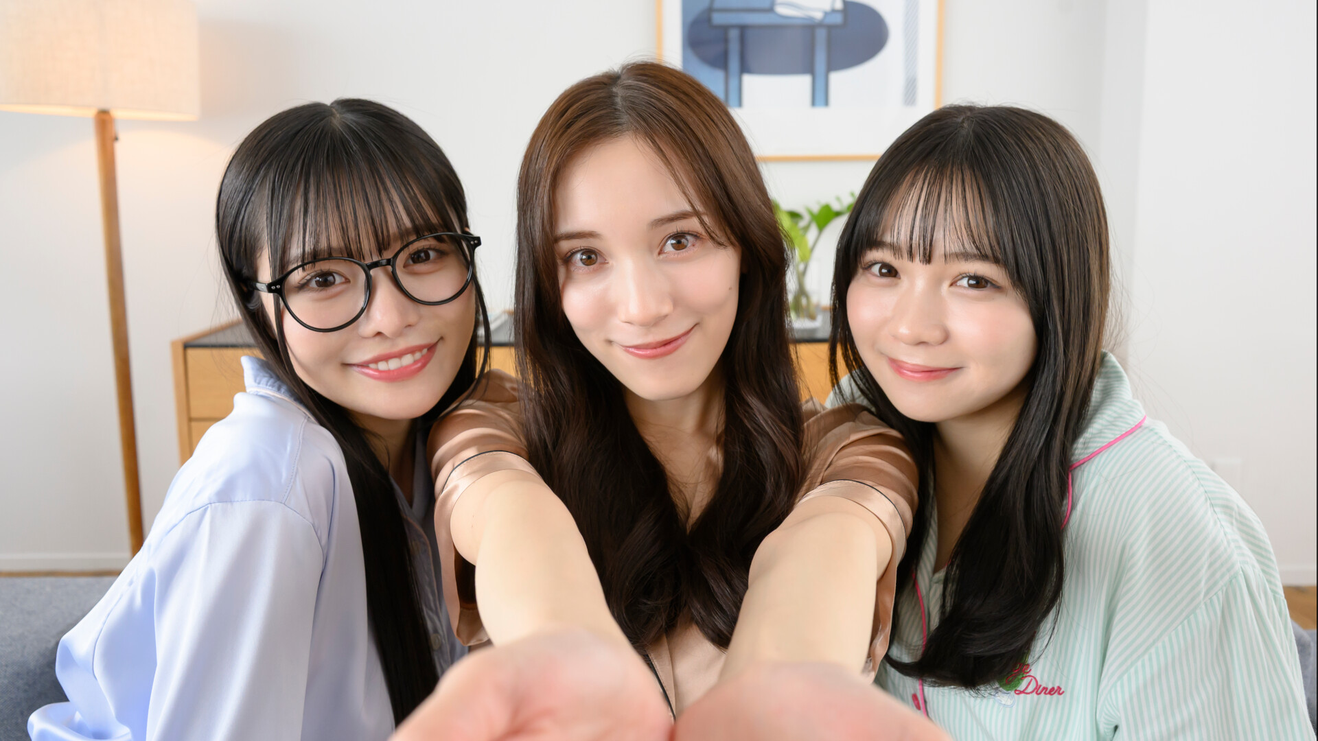HamKoi 转生为仓鼠的我与三姐妹的甜蜜生活_0